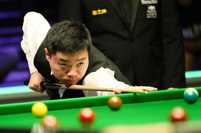 巨星之间的 巨星之间的